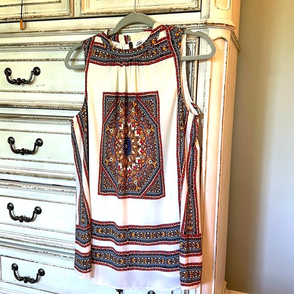 Beautiful boho sleeveless blouse, size Medium